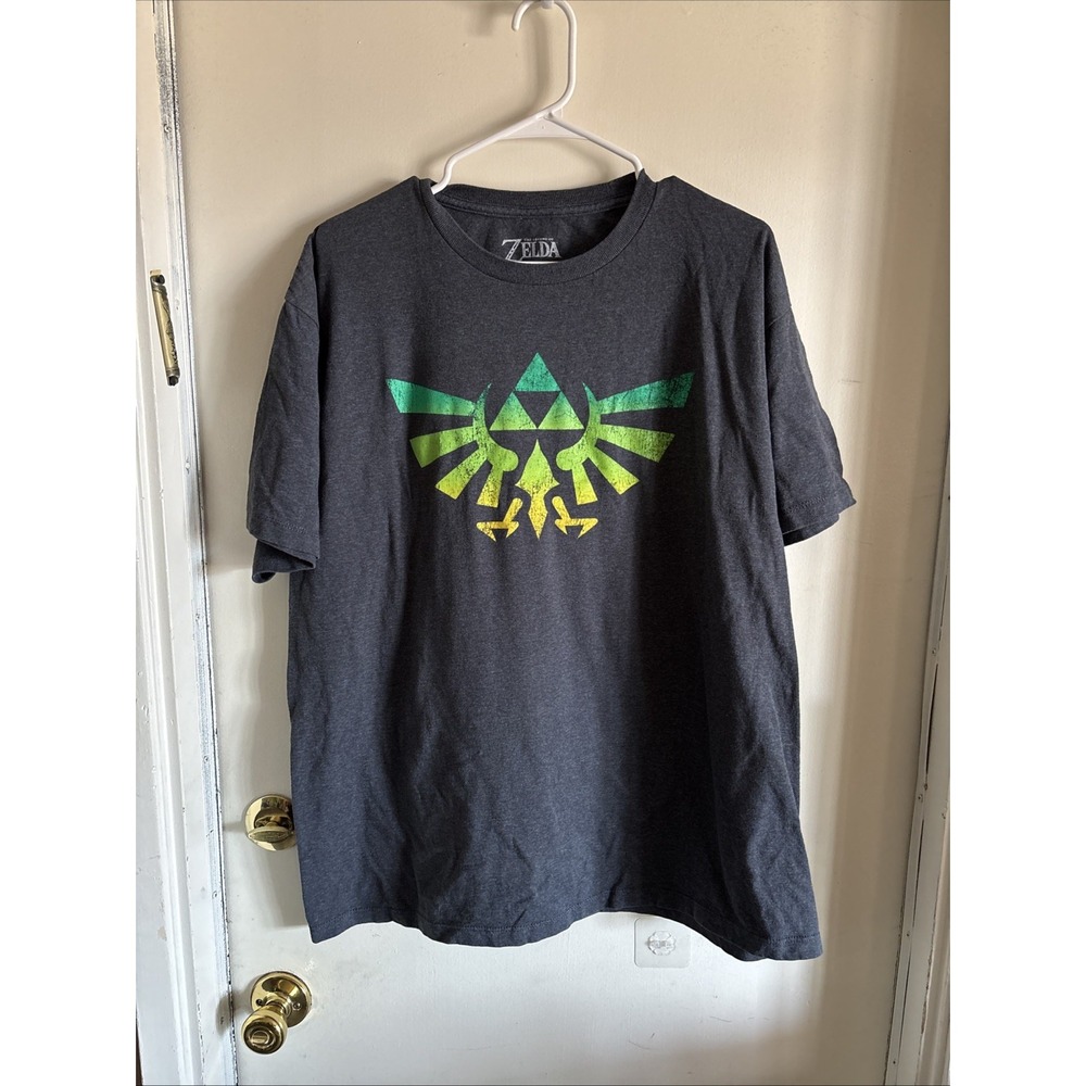 Nintendo The Legend of Zelda Tri force wing crest Graphic T shirt Large.